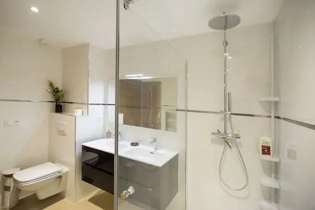 Apart Daire, Engellilere Uygun, Banyolu/Duşlu (Eluard 10)