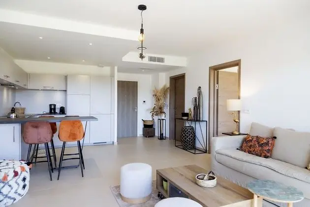 Apart Daire, Engellilere Uygun, Banyolu/Duşlu (Eluard 10)