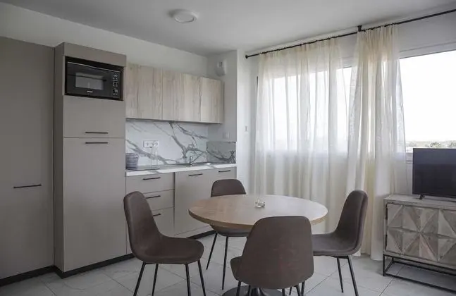 Appartement 4 personnes - 1 chambre - Terrasse et Loggia spacieuse - Vue étang et golf