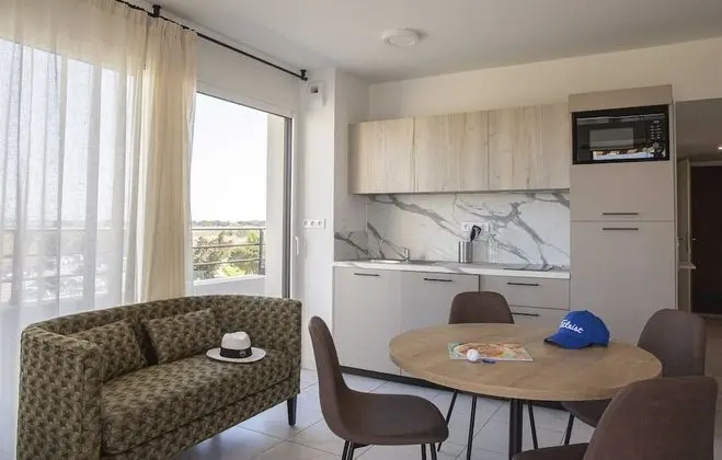 Appartement 4 personnes - 2 chambres - balcon - vue montagne & golf