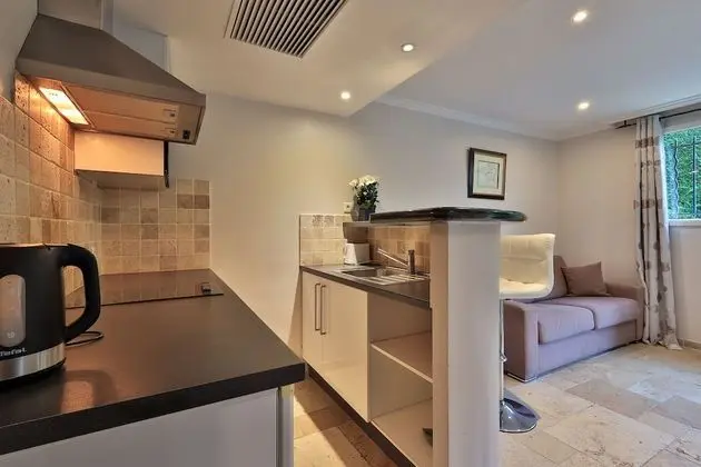 Apart Daire, 1 Büyük (Queen) Boy Yatak ve Çekyat, Teras, Avlu Manzaralı
