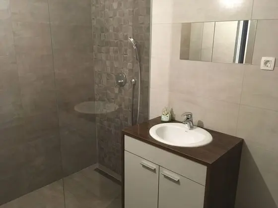 Tek Büyük Yataklı Oda, Ortak Banyo