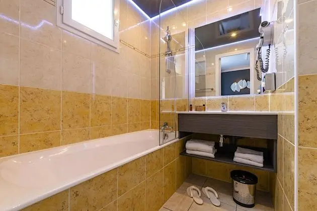 Büyük Yataklı Tek Kişilik Oda