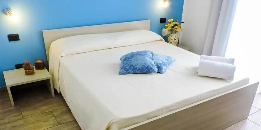 Tek Büyük veya İki Ayrı Yataklı Oda, Havuz Manzaralı