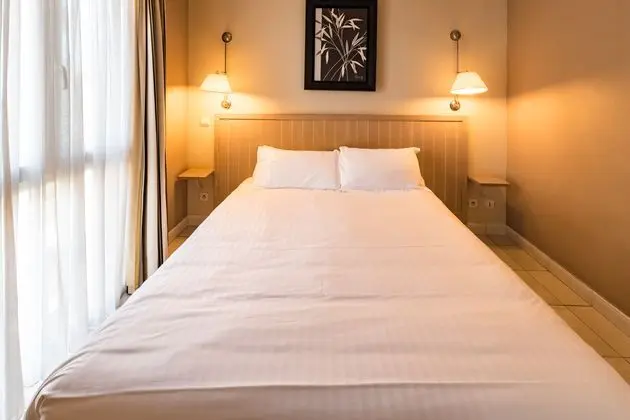 Suit Two Bedrooms Two Bathrooms