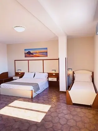 Üç Kişilik Oda