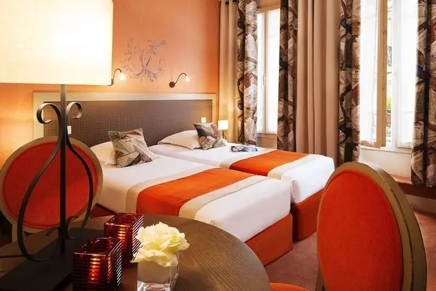 Superior Tek Büyük veya İki Ayrı Yataklı Oda