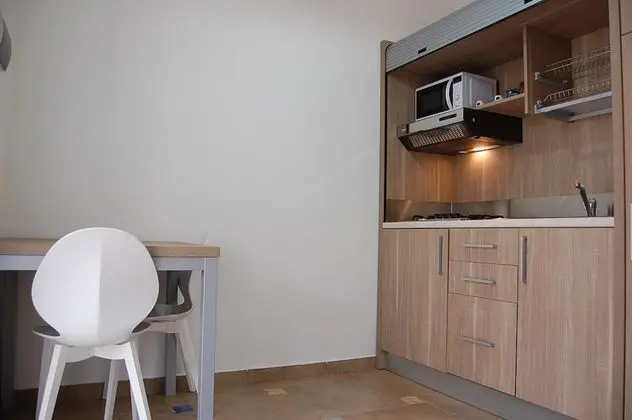 Apart Daire, 1 Yatak Odası, Küçük Mutfak, Bahçeli