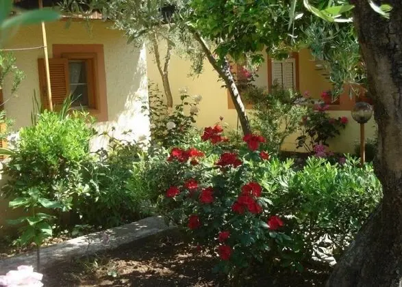 Apart Daire, Bahçe Manzaralı
