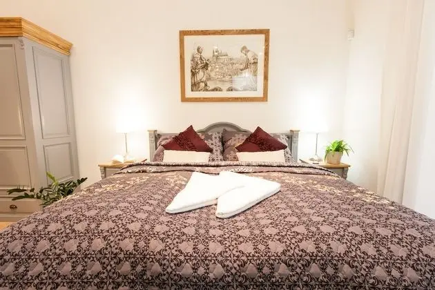 Apartment B 5-Bedroom
