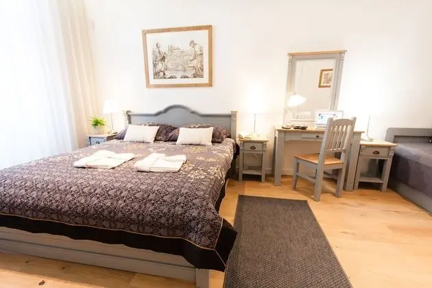 Apartment B 5-Bedroom