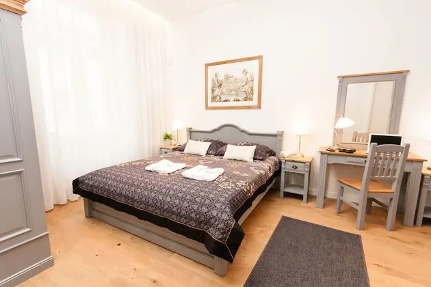 Apartment B 5-Bedroom