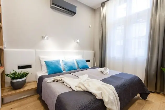 Apartment C 5-Bedroom
