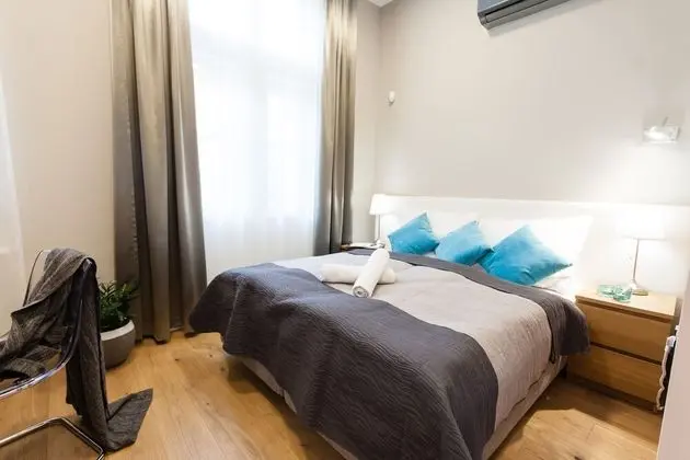 Apartment C 5-Bedroom