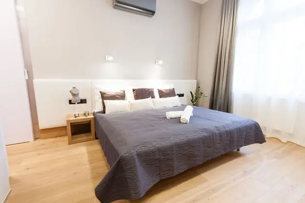 Apartment C 5-Bedroom