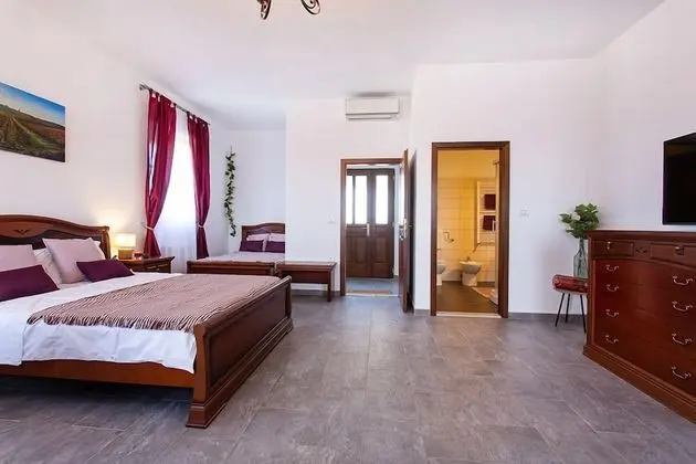 Tek Büyük Yataklı Oda (Wine Room)