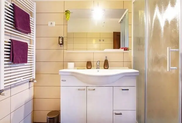 Tek Büyük Yataklı Oda (Wine Room)