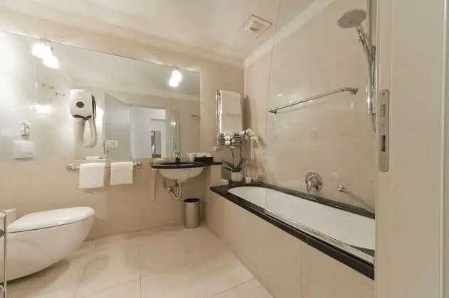 Junior Süit, 1 Yatak Odası, Özel Banyo, Avlu