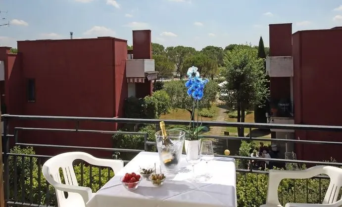 Economy Tek Büyük Yataklı Oda, Balkon, Bahçe Manzaralı