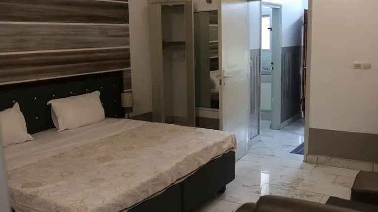 Stüdyo, Engellilere Uygun, Sigara İçilmez