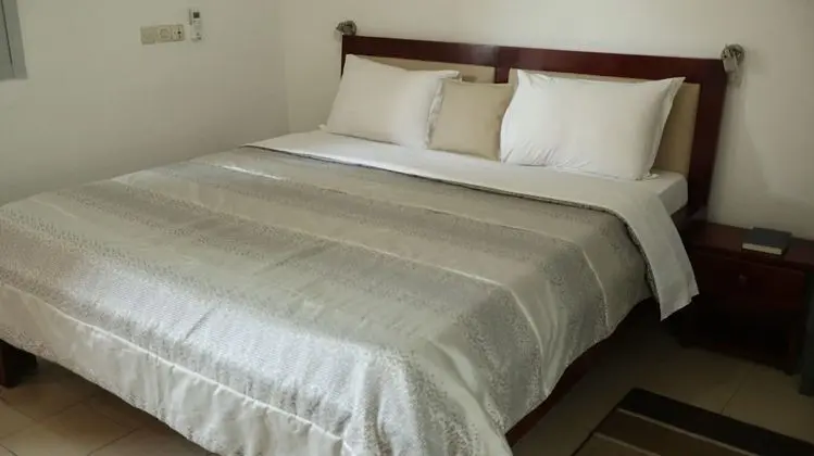 Stüdyo, Engellilere Uygun, Sigara İçilmez