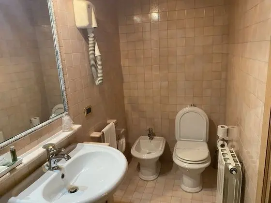 Büyük Yataklı Tek Kişilik Oda