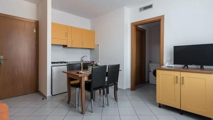 Apart Daire, 1 Yatak Odası, Küçük Mutfak, Kısmi Deniz Manzaralı