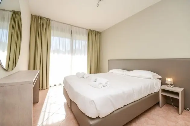 Stüdyo, Bahçe Manzaralı
