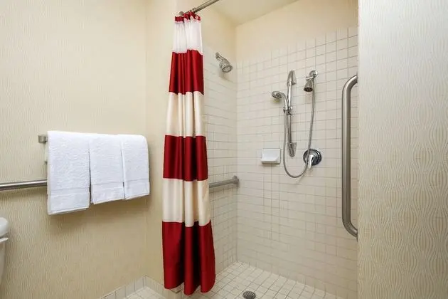 Süit, 1 Yatak Odası (Mobility/Hearing Accessible, Tub)