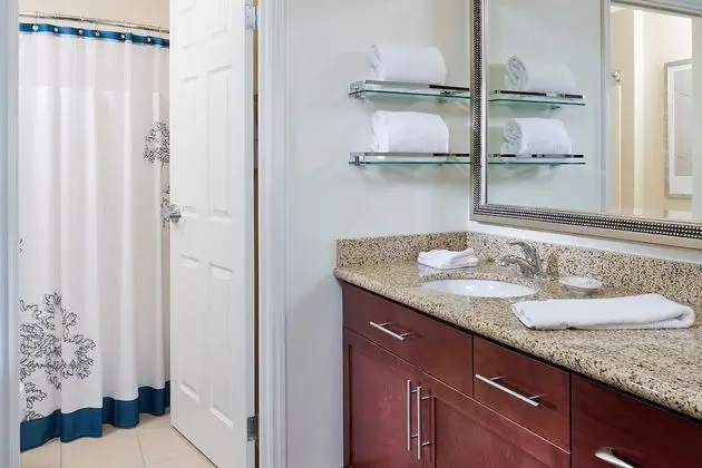 Süit, 1 Yatak Odası (Mobility/Hearing Accessible, Tub)