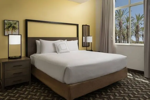 Suite, 2 Bedrooms, 1 King Bed & 2 Twin Beds