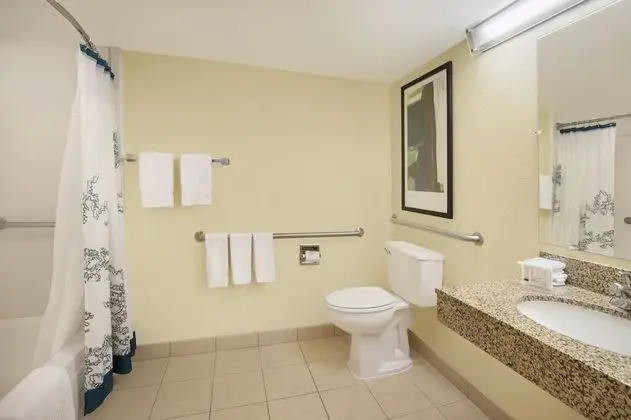 Süit, 2 Yatak Odası (Mobility/Hearing Accessible, Tub)