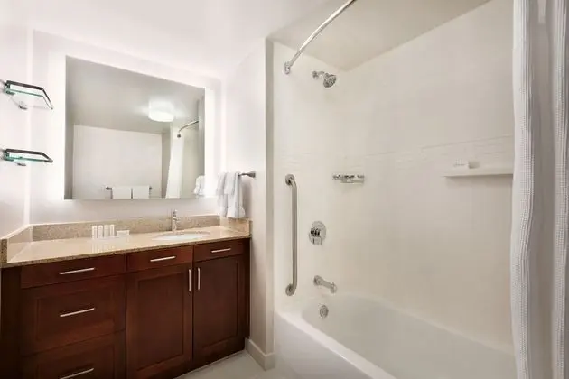 Süit, 1 Yatak Odası, Şehir Manzaralı (Mobility/Hearing Accessible, Tub)