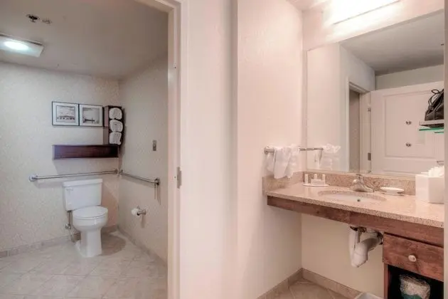 Süit, 1 Yatak Odası (Mobility/Hearing Accessible, Tub)