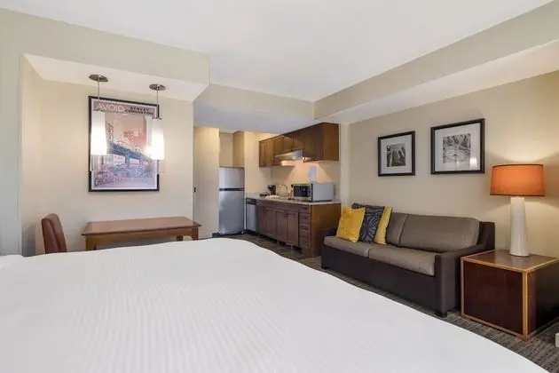 Stüdyo, 1 En Büyük (King) Boy Yatak ve Çekyat (Studio Suite King)
