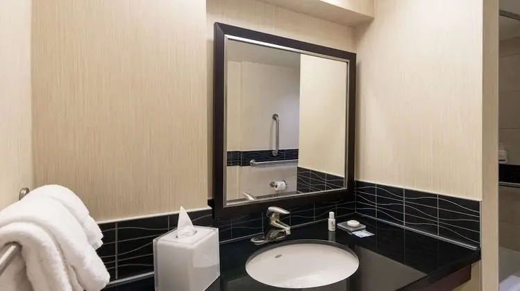 Süit, Birden Çok Yatak, Engellilere Uygun (Two Bedroom Mobility Tub)