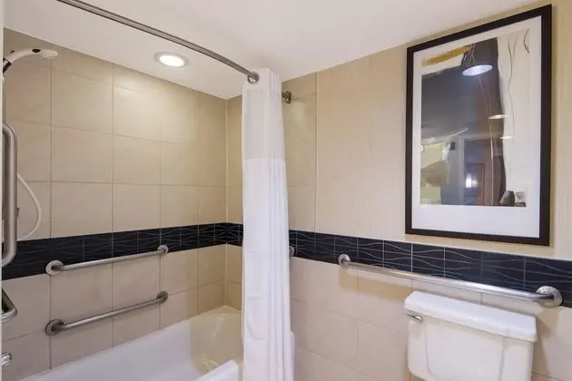 Süit, Birden Çok Yatak, Engellilere Uygun (Two Bedroom Mobility Tub)