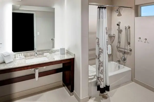 Süit, 1 En Büyük (King) Boy Yatak ve Çekyat (Mobility Accessible, Tub)