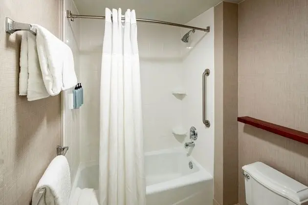 Süit, 2 Yatak Odası (Mobility Accessible, Tub)