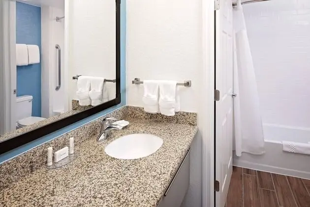 Süit, 1 Yatak Odası, Engellilere Uygun, Sigara İçilmez (Mobility w/ Tub)