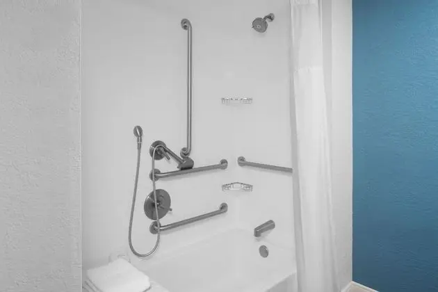 Süit, 1 Yatak Odası, Engellilere Uygun, Sigara İçilmez (Mobility w/ Tub)