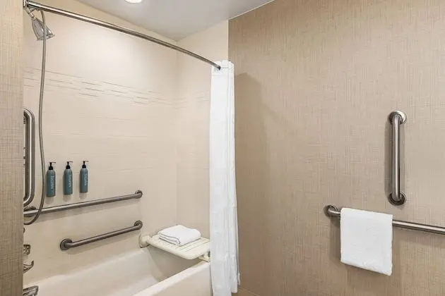 Süit, 1 Yatak Odası (Mobility Accessible, Tub)