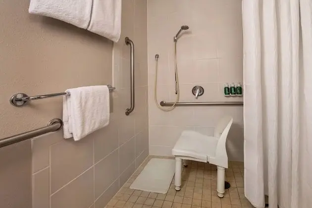 Süit, 1 Yatak Odası (Mobility/Hearing Access, Roll-In Shwr)