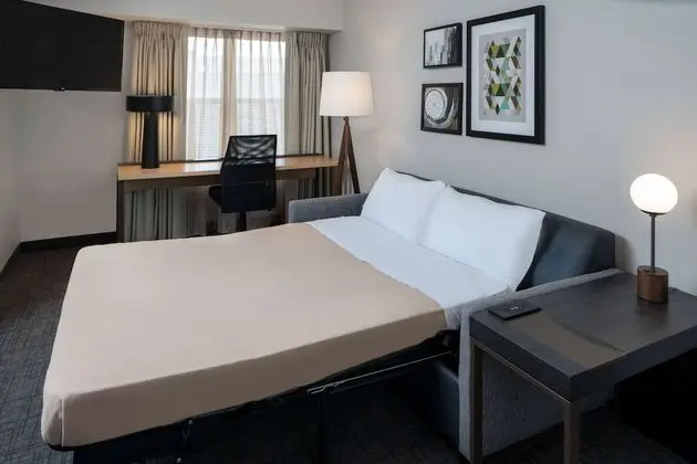 Süit, 1 Büyük (Queen) Boy Yatak ve Çekyat, Engellilere Uygun (Hearing - One Bedroom)