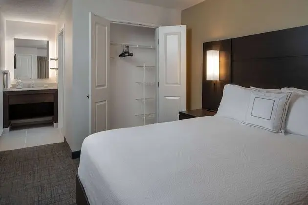 Süit, Birden Çok Yatak, Engellilere Uygun (Two Bedroom 2 Queens-Roll in Shower)