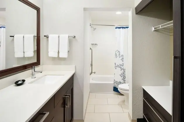 Süit, 1 Yatak Odası (Mobility Accessible, Tub)