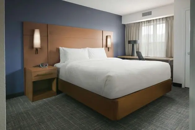 Süit, 1 Büyük (Queen) Boy Yatak ve Çekyat, Engellilere Uygun (Hearing One Bedroom)