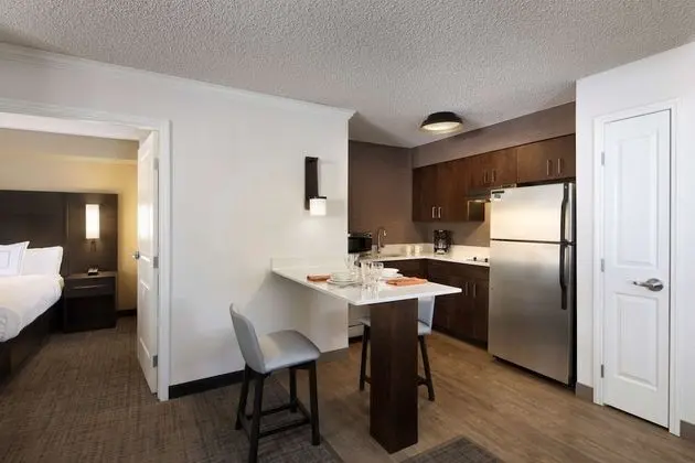 Oda, 1 Büyük (Queen) Boy Yatak ve Çekyat, Engellilere Uygun (Hearing)