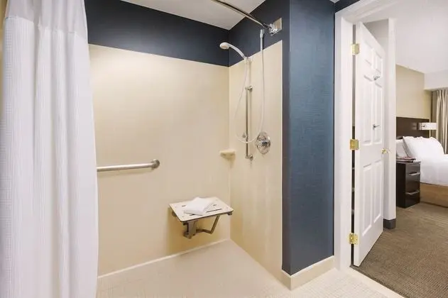 Süit, 2 Yatak Odası, Şömine (Mobility Accessible, Roll-In Shower)