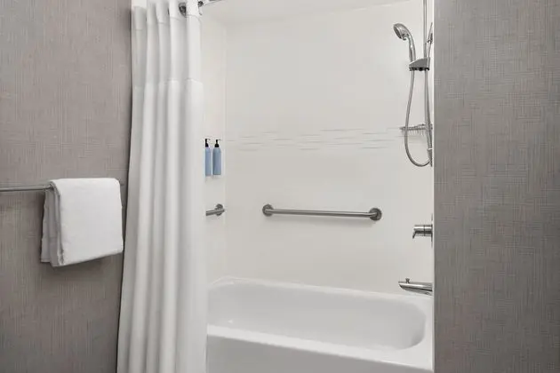 Süit, 1 Yatak Odası (Mobility/Hearing Accessible, Tub)